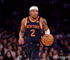 九游体育APP-包含纽约尼克斯训练开放日，赛前队长鼓劲引欢呼，NBA常规赛在即，赛程密集仍需轮换的词条